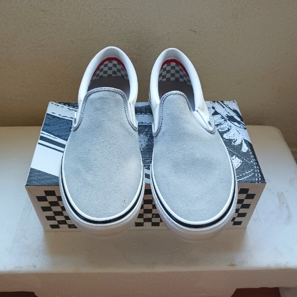 Vans - Picture 2 of 4